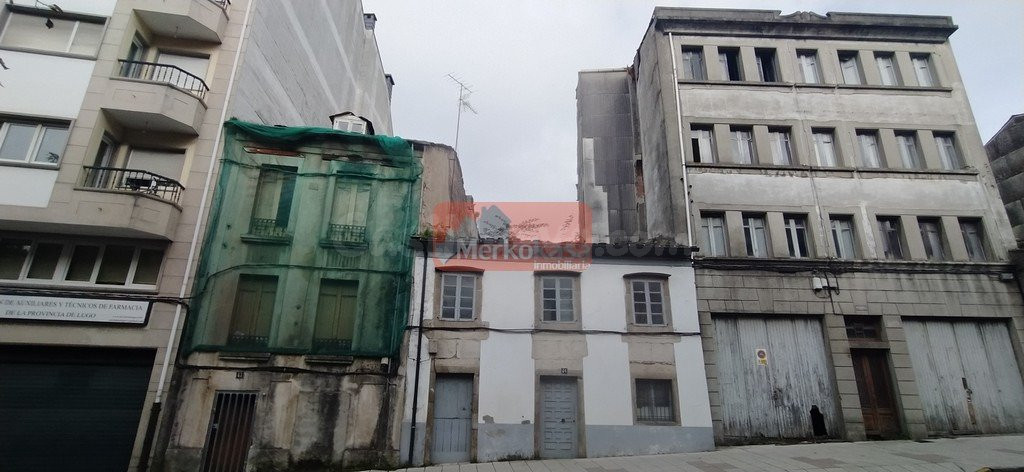 SE VENDE EDIFICIO PARA REFORMAR EN RÚA SANTIAGO