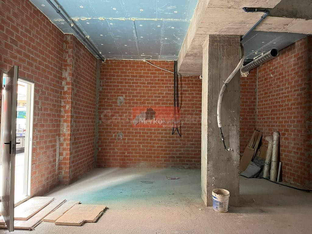 SE ALQUILA LOCAL COMERCIAL EN OBRA EN EDIFICIO DE NUEVA CONSTRUCCIÓN EN AVD. CORUÑA