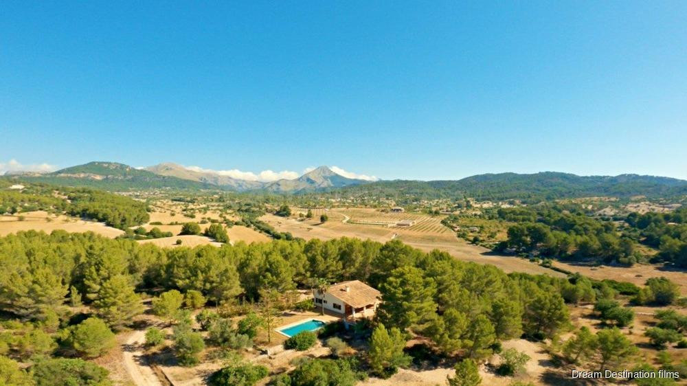 SE VENDE FANTASTICA FINCA RÚSTICA CON 35.000M2 DE TERRENO EN CALVIÀ