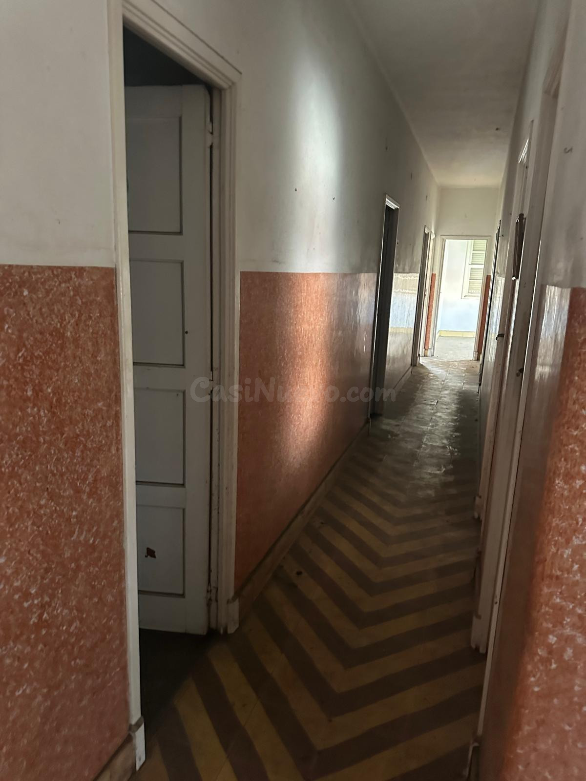 Se vende piso de 124 m2 junto con  bajo , bodega  y galpón de 205m2