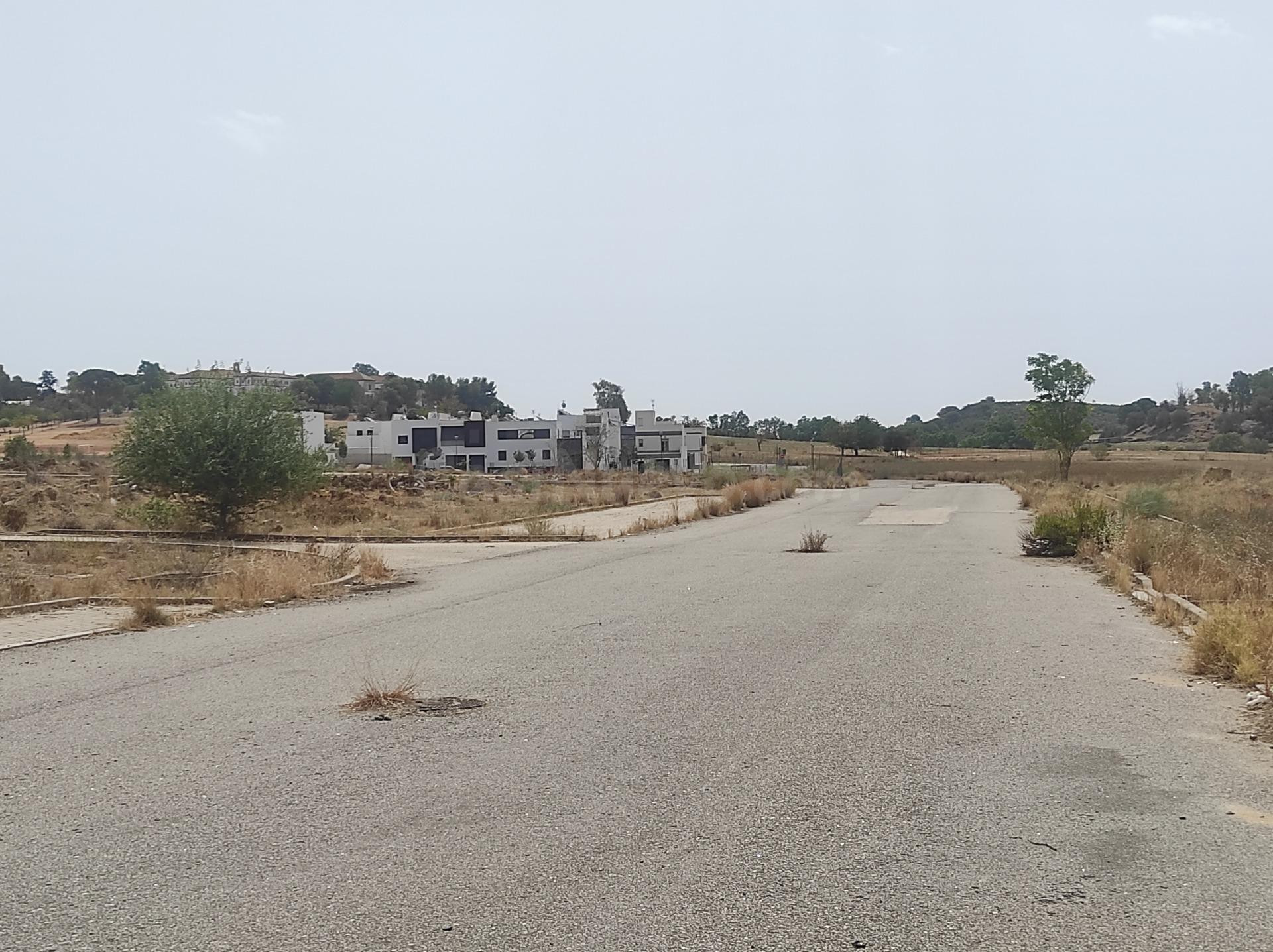 SUELO SIN EDIFICAR EN LAS LOMAS. FUTURO PROYECTO DE INVERSIÓN