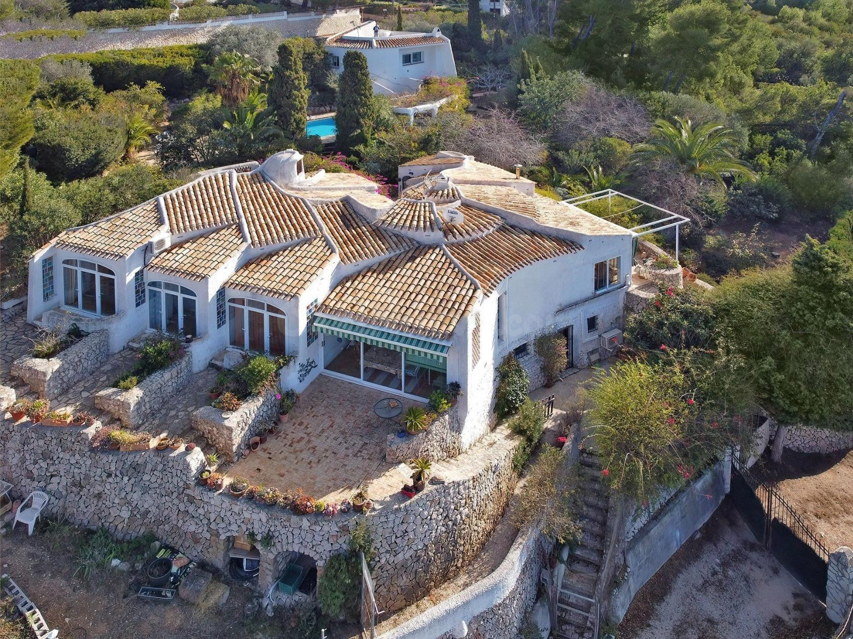 Villa con el encanto de una casita de campo con vistas al mar en Jávea
