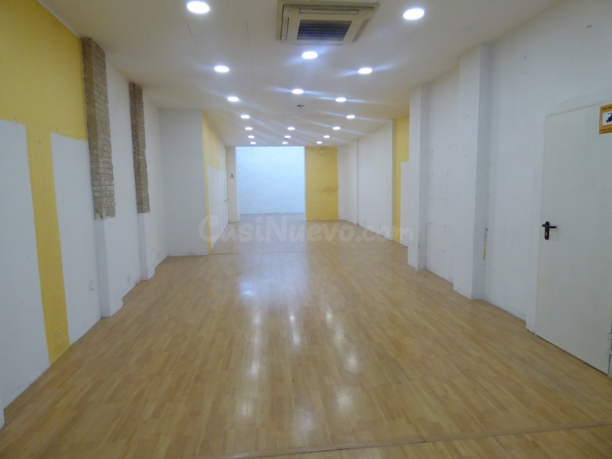 LOCAL COMERCIAL EN ALQUILER EN PLENO CENTRO DE MANRESA
