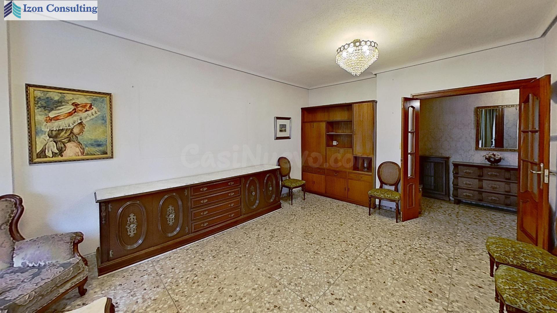 amplia vivienda con vistas al Altozano y plaza de garaje