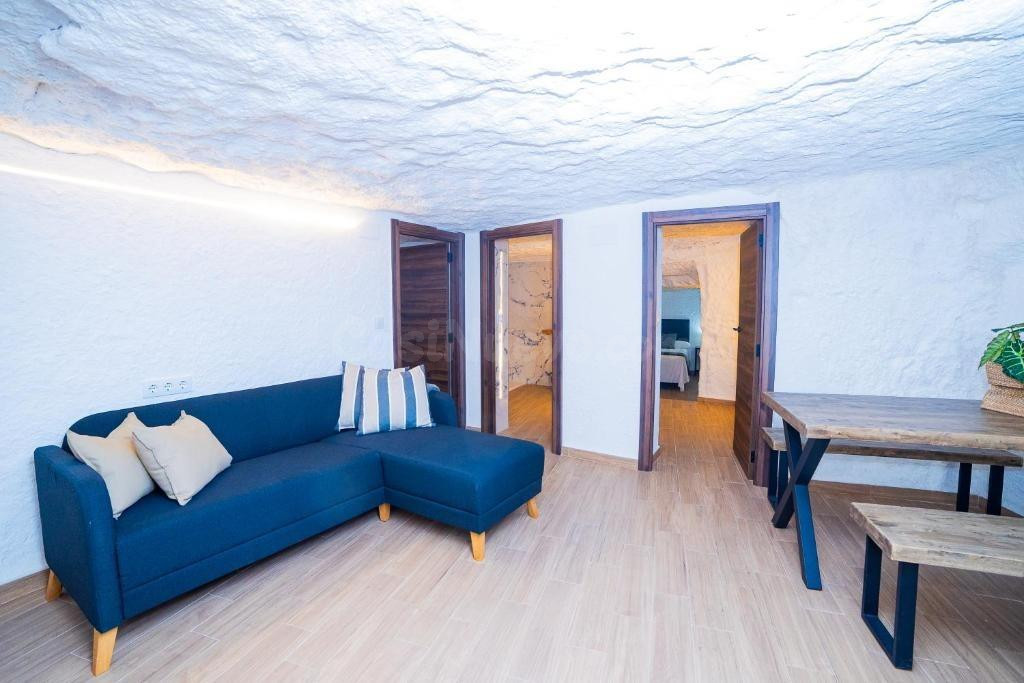 Complejo rural de 4 alojamientos dedicado a alquiler vacacional en Alcalá del Júcar: una joya para inversores