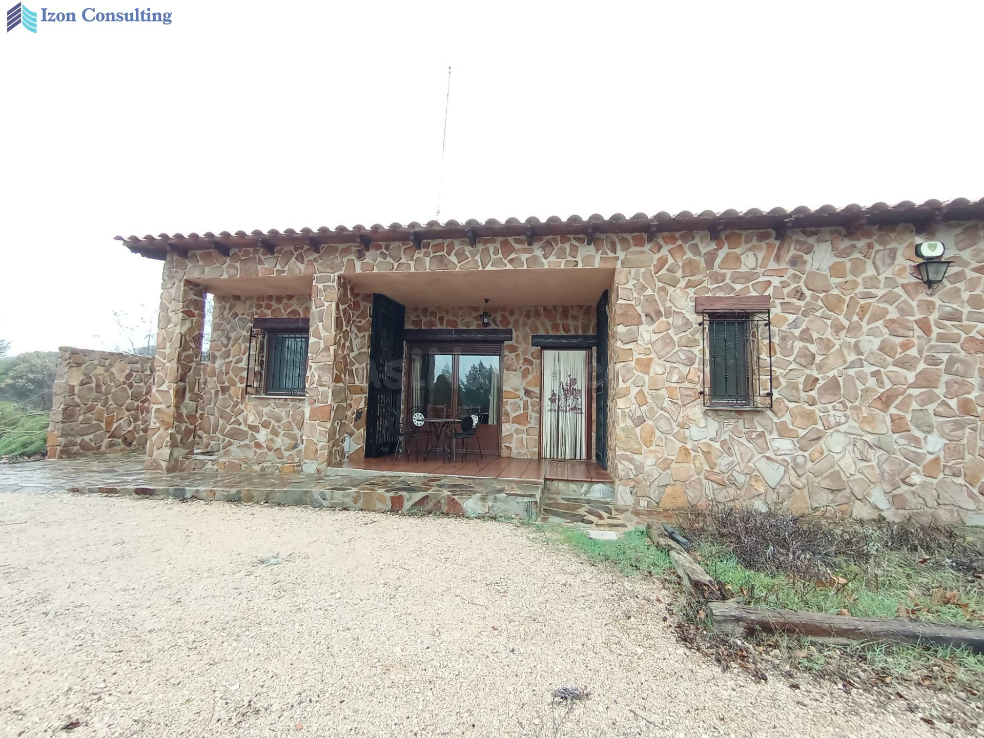BONITA CASA DE PIEDRA EN ROBLEDO