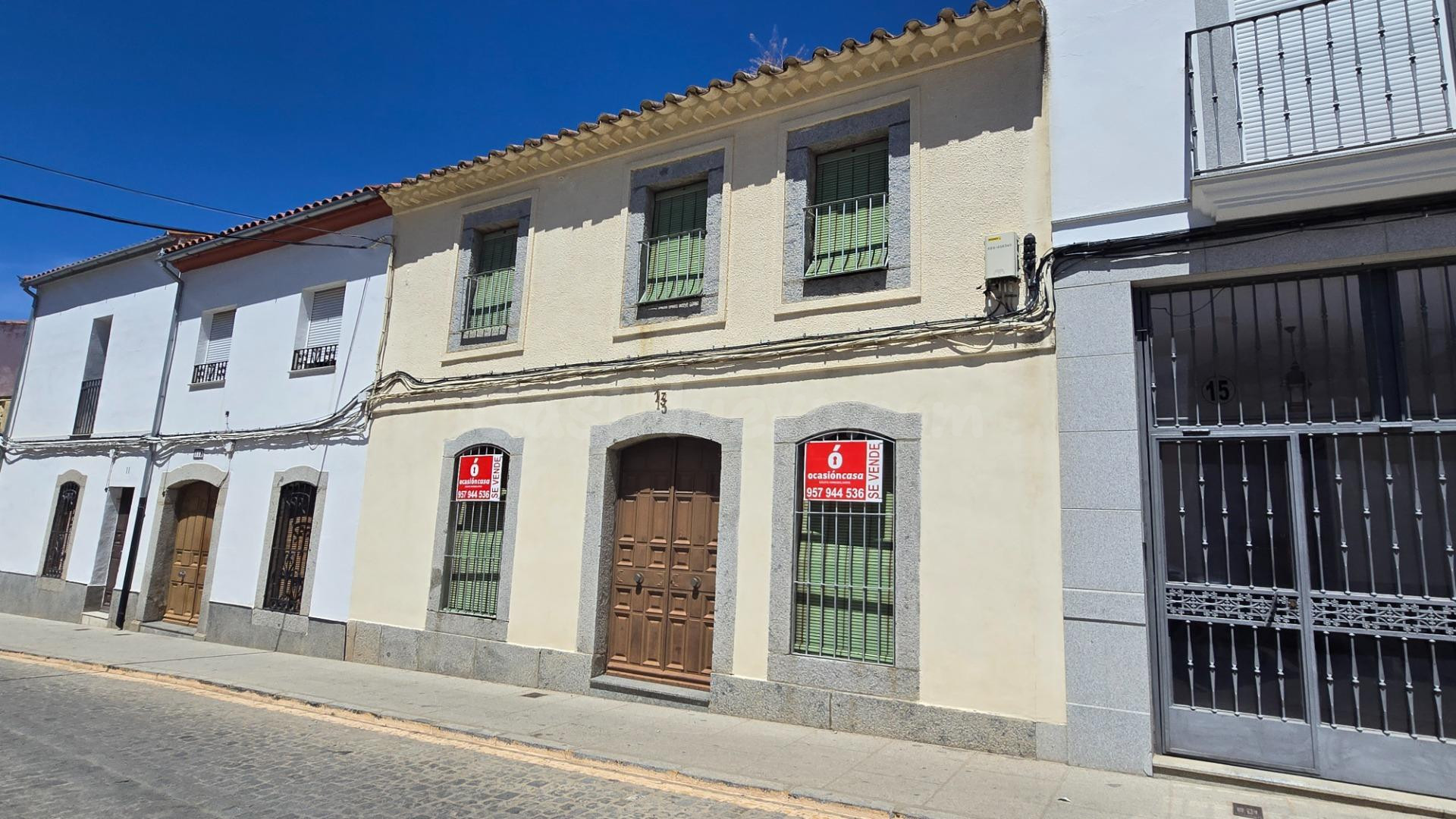 CASA EN VENTA JUNTO A SALESIANOS