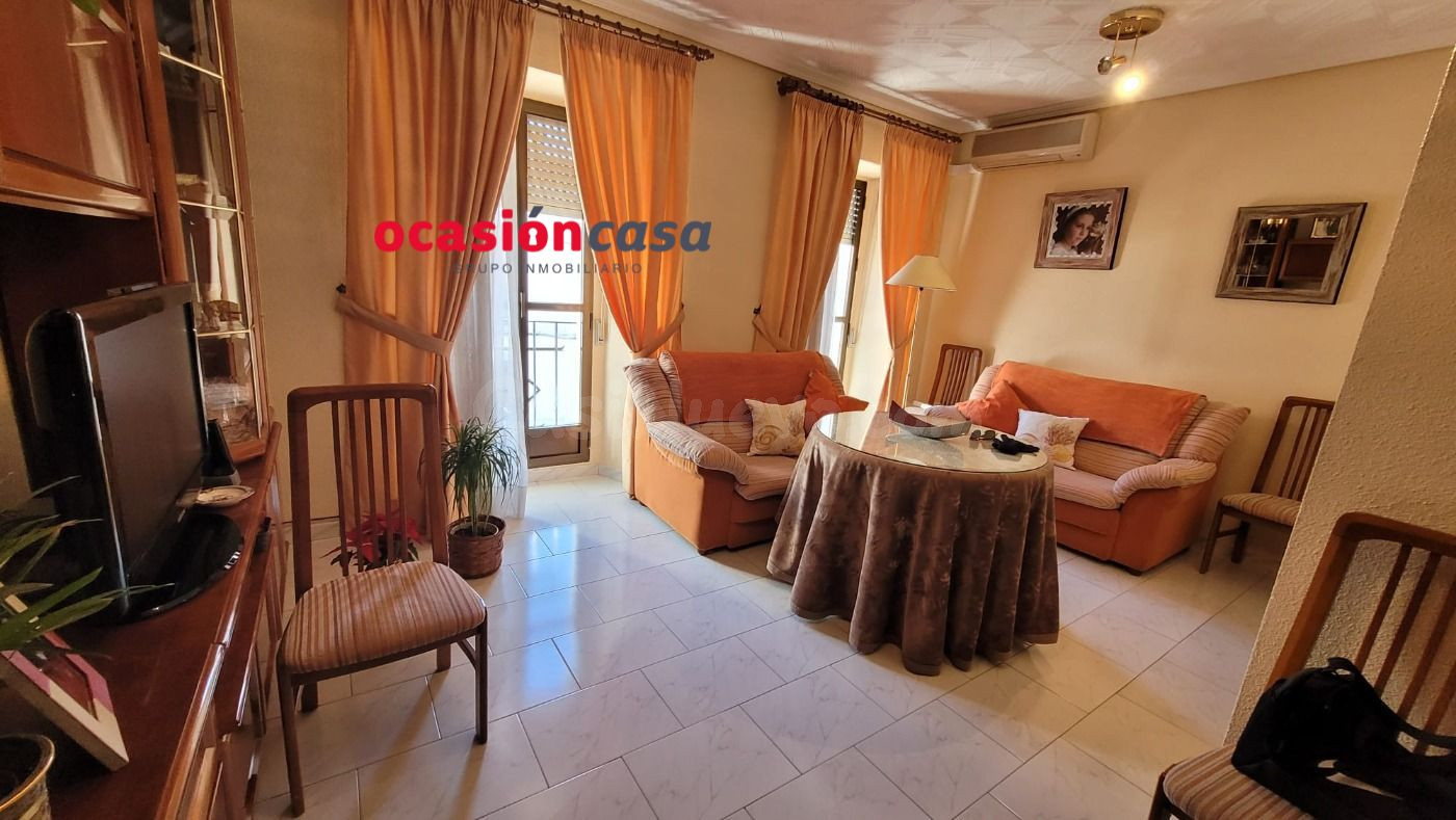 SE VENDE CASA Y PISO