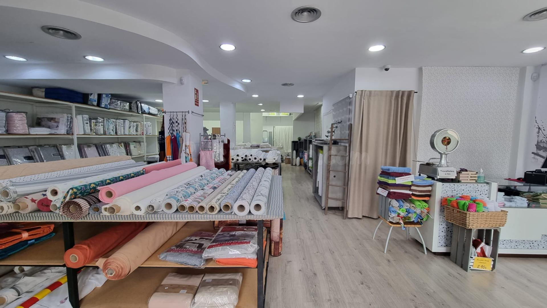LOCAL COMERCIAL DE DUES PLANTES, AMB LLOGATER