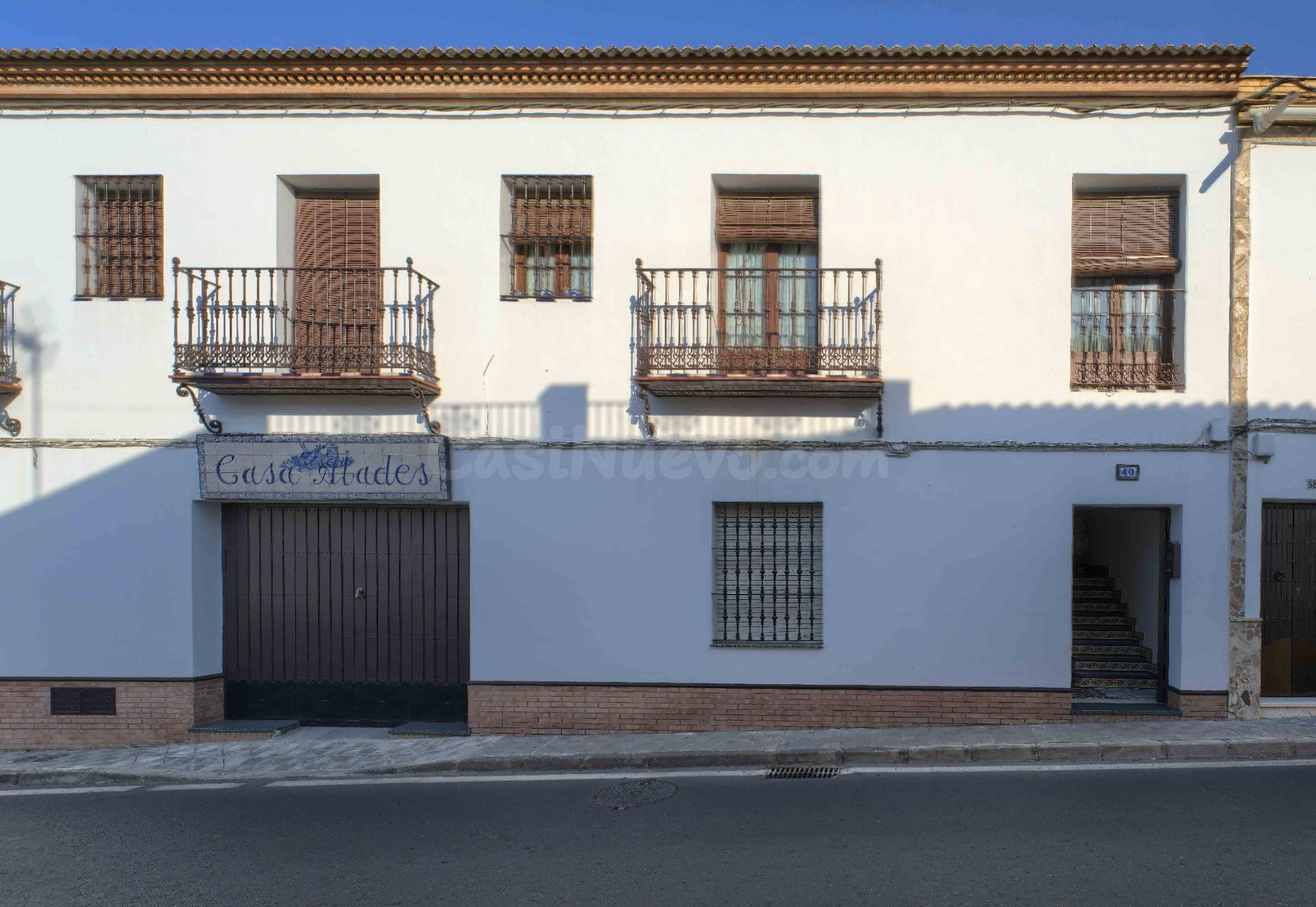 Vivienda con local en Olivares: vive, trabaja y haz realidad tu proyecto personal.