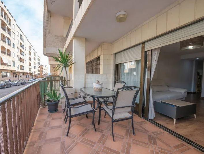 Duplex reformado junto al paseo marítimo y el parque Reina Sofía.