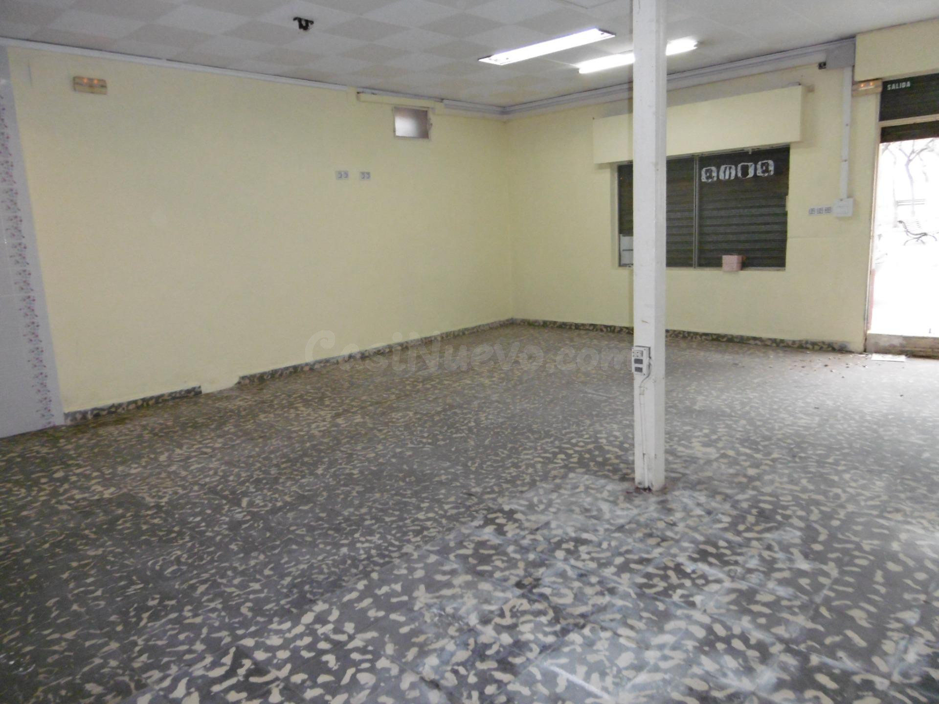LOCAL COMERCIAL CON MUCHA FACHADA