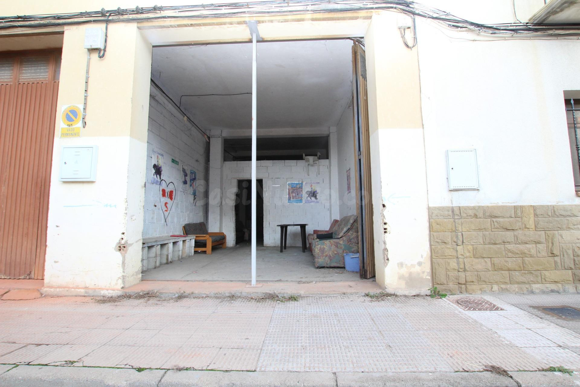 Amplio Local en Ejea de los Caballeros - Oportunidad para Reformar