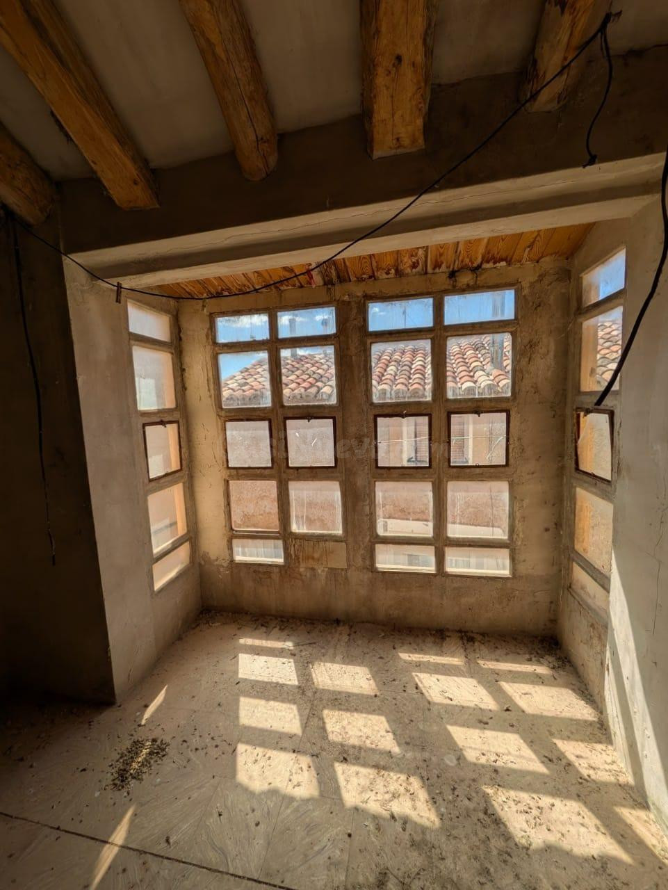 CASA DE 316m2 construidos en el bonito pueblo de Moros, prox - foto 2