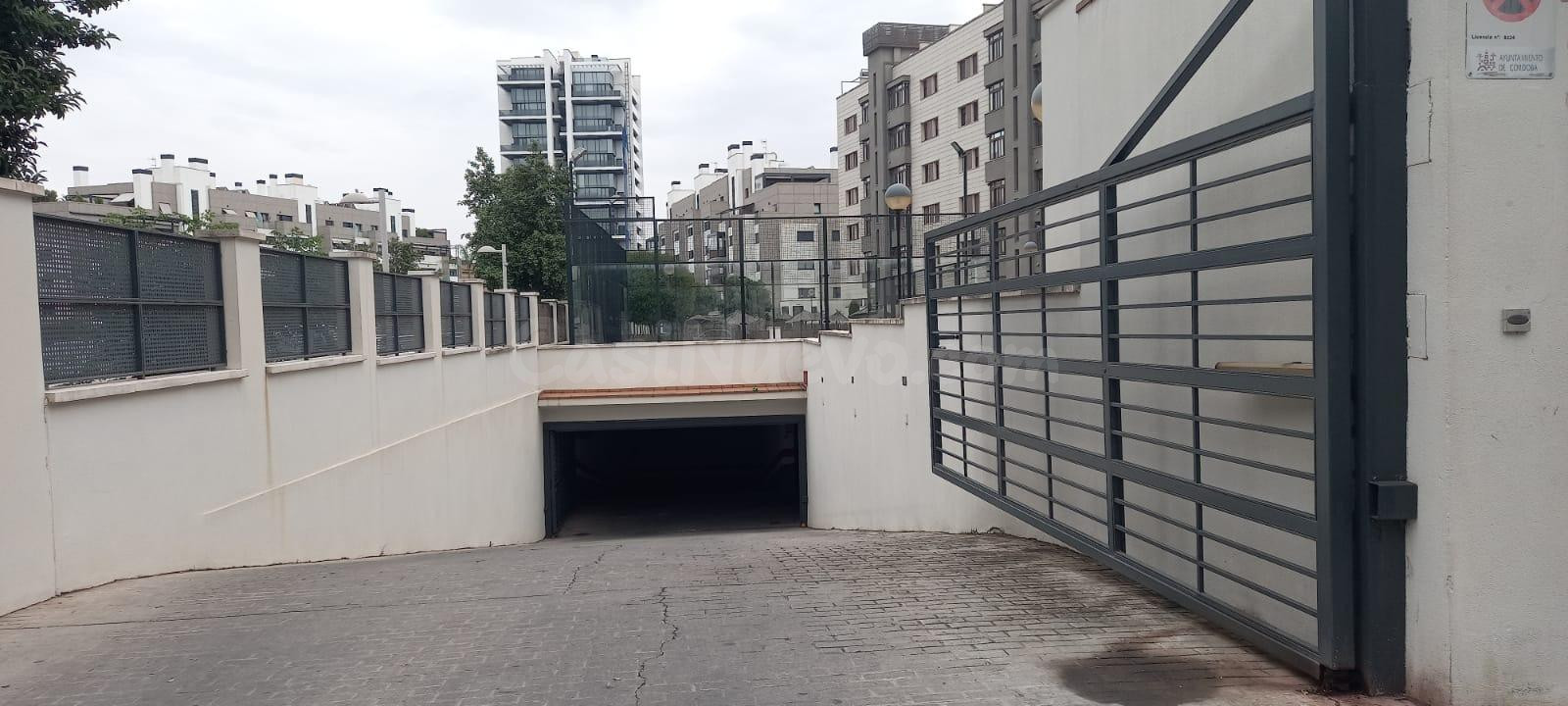 VENTA DE PLAZA DE PARKING CON TRASTERO JUNTO ARROYO DEL MORO -HIPERCOR