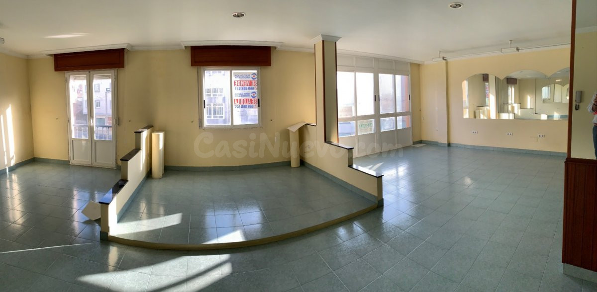 SE VENDE O ALQUILA ENTREPLANTA COMERCIAL EN RIANXO
