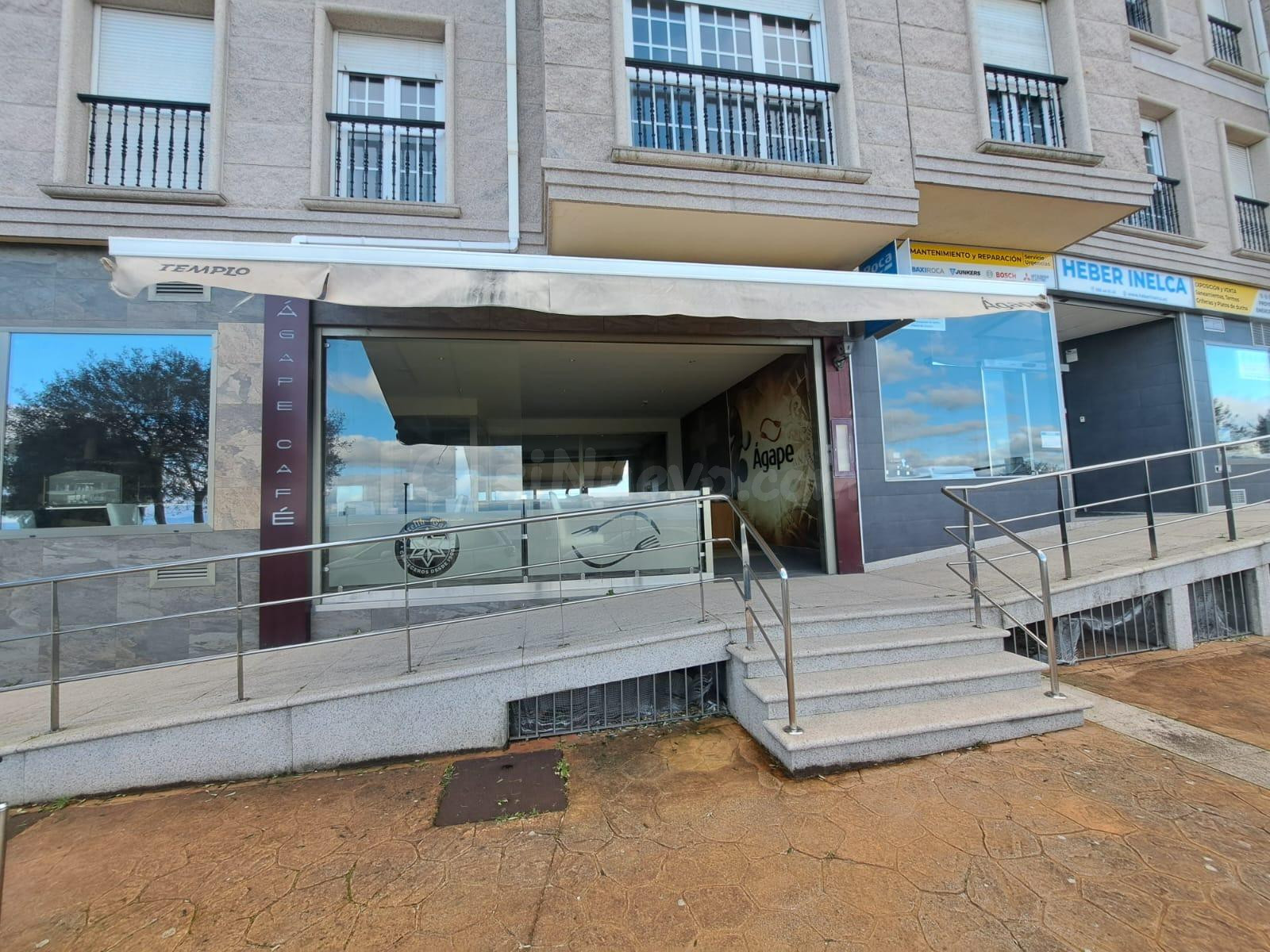 ¡Oportunidad única! Restaurante en alquiler en Touro, Ribeira – Vistas al mar 🌊🍽️