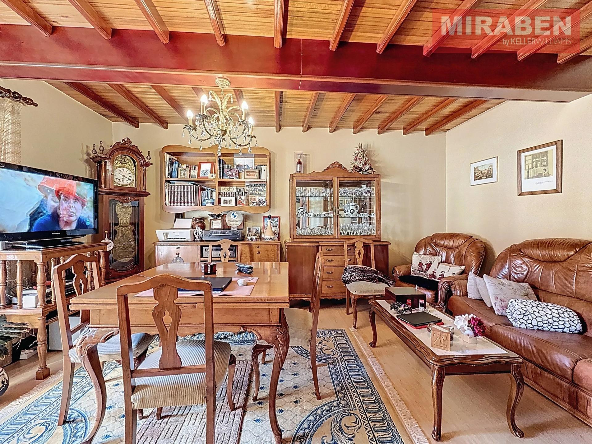 CASA EN VENTA EN RIANXO CON PATIO Y HORREO - foto 3