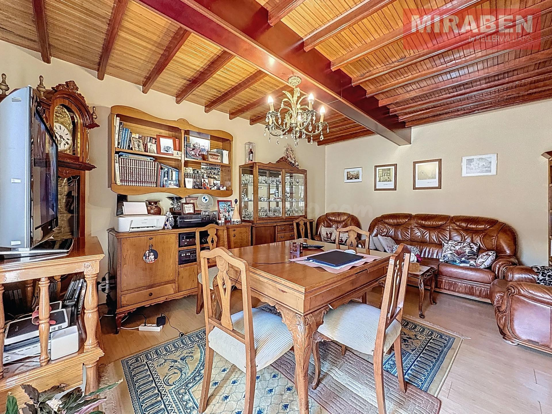 CASA EN VENTA EN RIANXO CON PATIO Y HORREO - foto 4