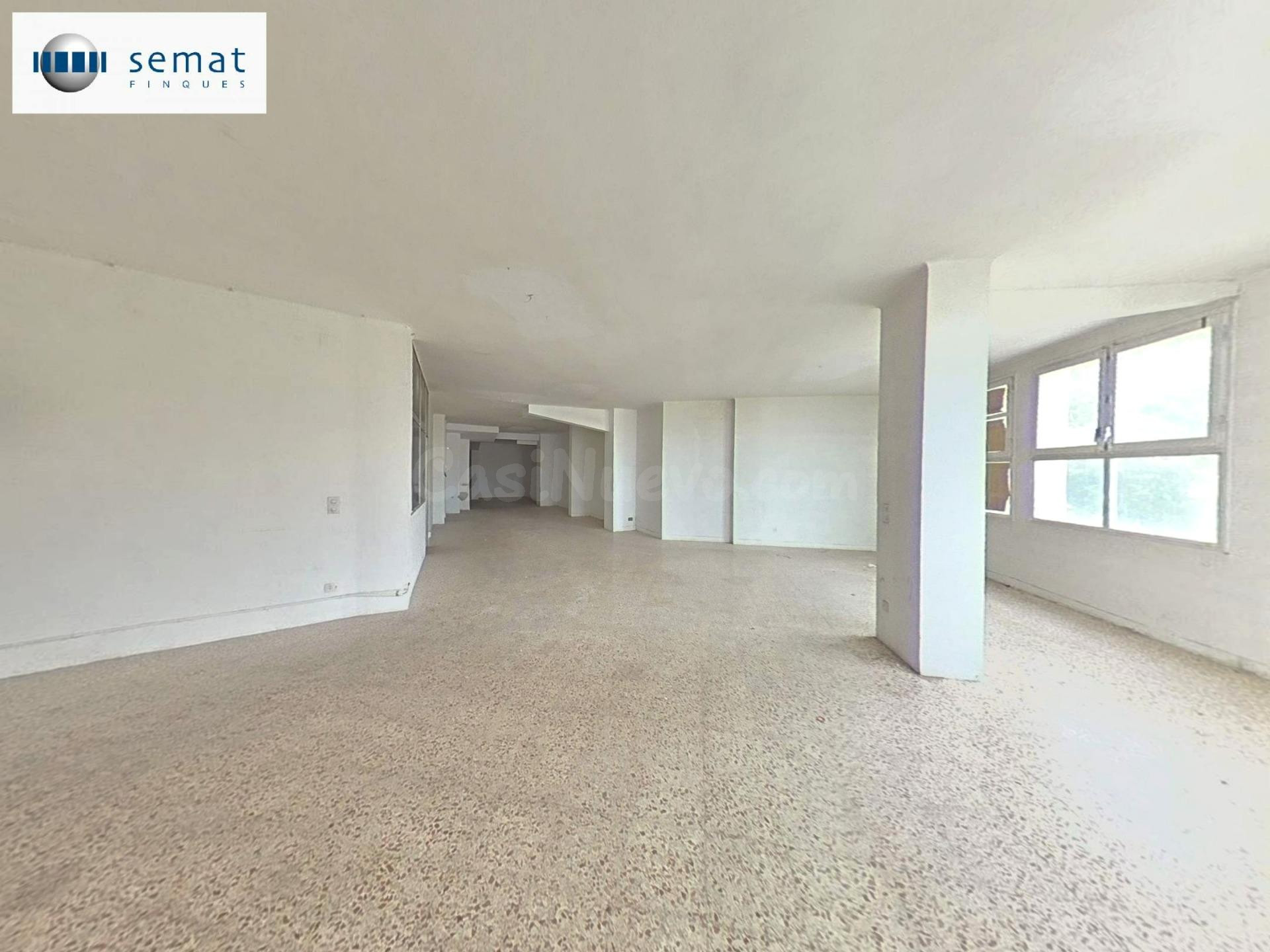 Compra o alquila este local comercial en la mejor zona de Cervera