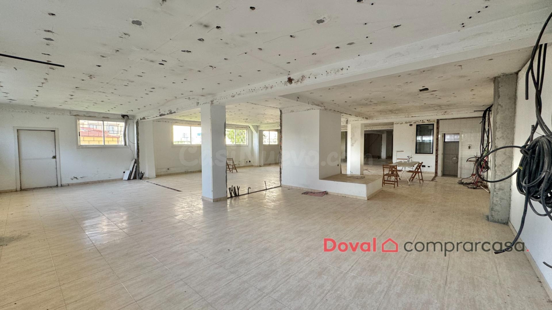 Amplio local comercial en zona Hispanidad – 359 m2, luminoso y con acceso para vehículos