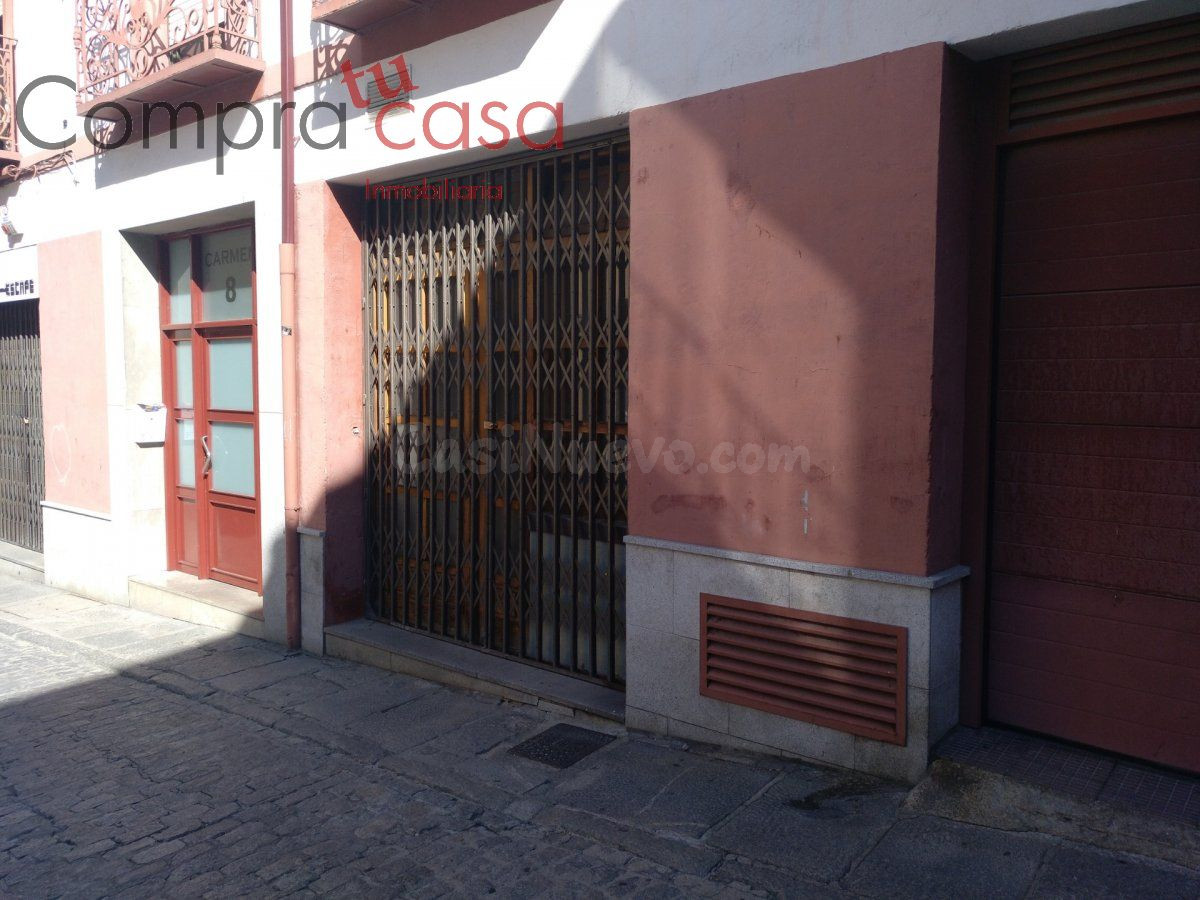 LOCAL PARA DISTINTOS USOS. ZONA CENTRO.VENTA.-