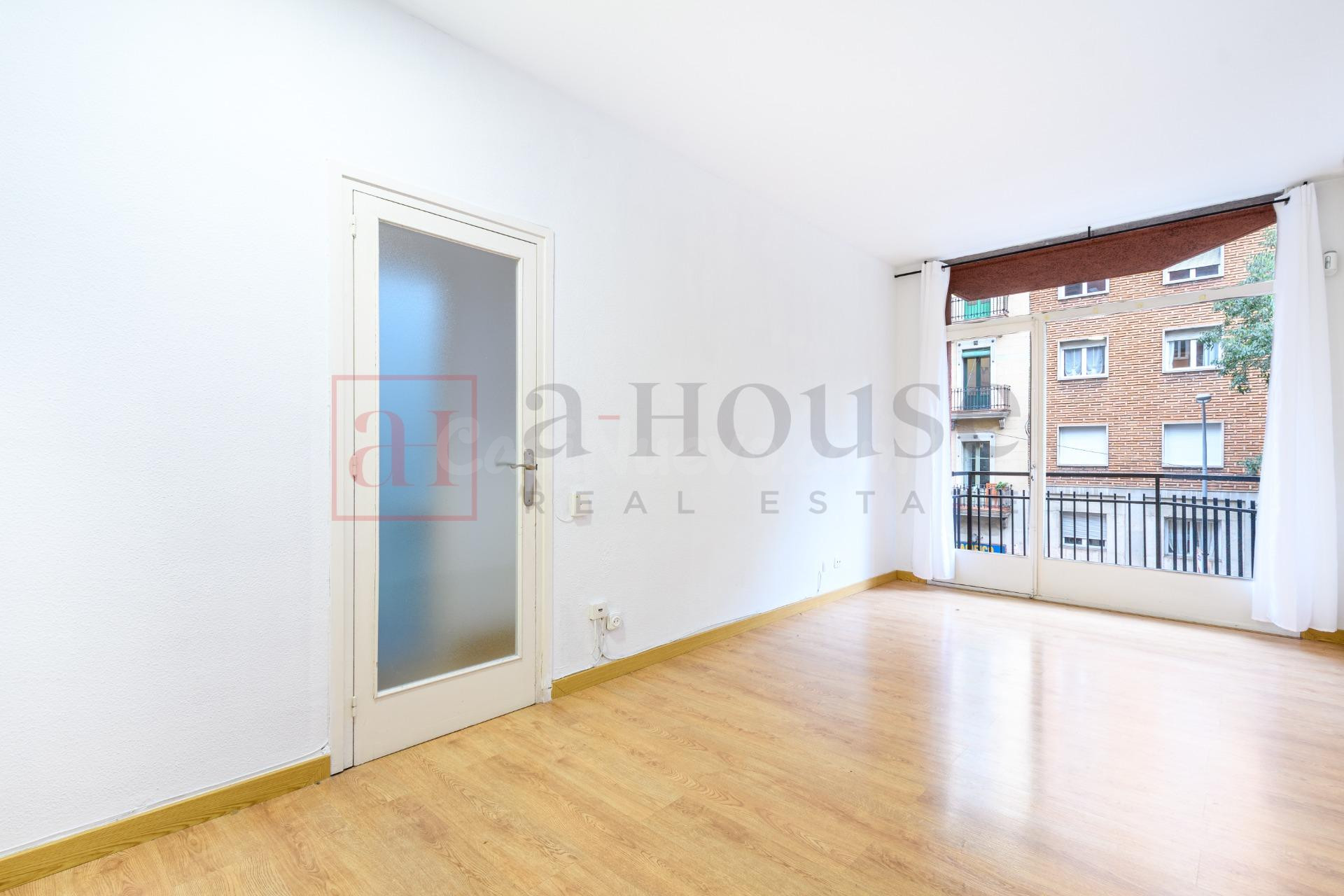 PISO PARA ENTRAR A VIVIR CON EXCELENTE UBICACIÓN EN SAGRADA FAMILIA