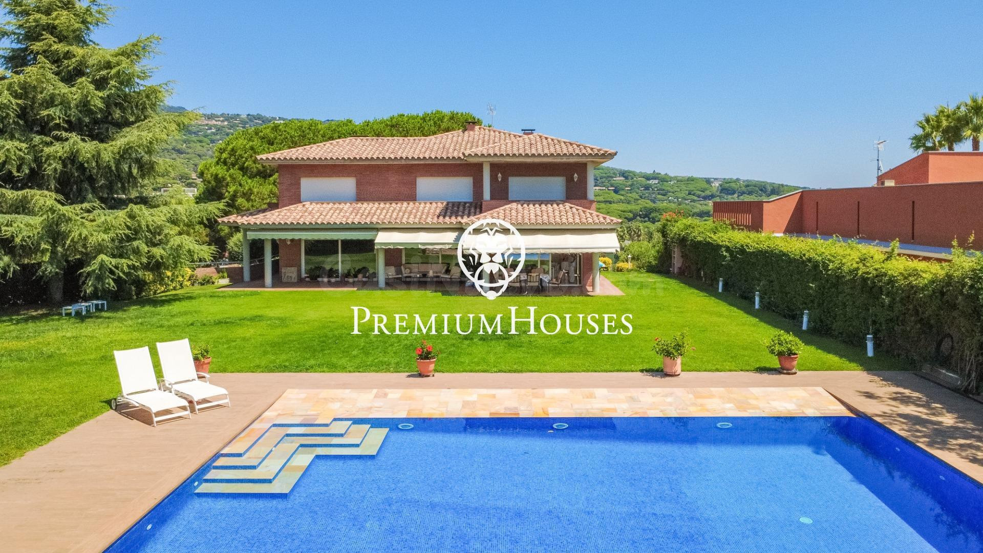 Exclusiva casa con jardín, piscina y espectaculares vistas al mar en Sant Andreu de Llavaneres