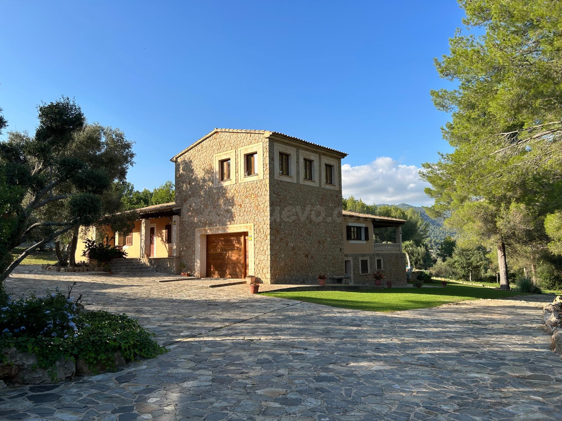 Chalet  con maravillosas vistas y piscina en alaro, facil ac