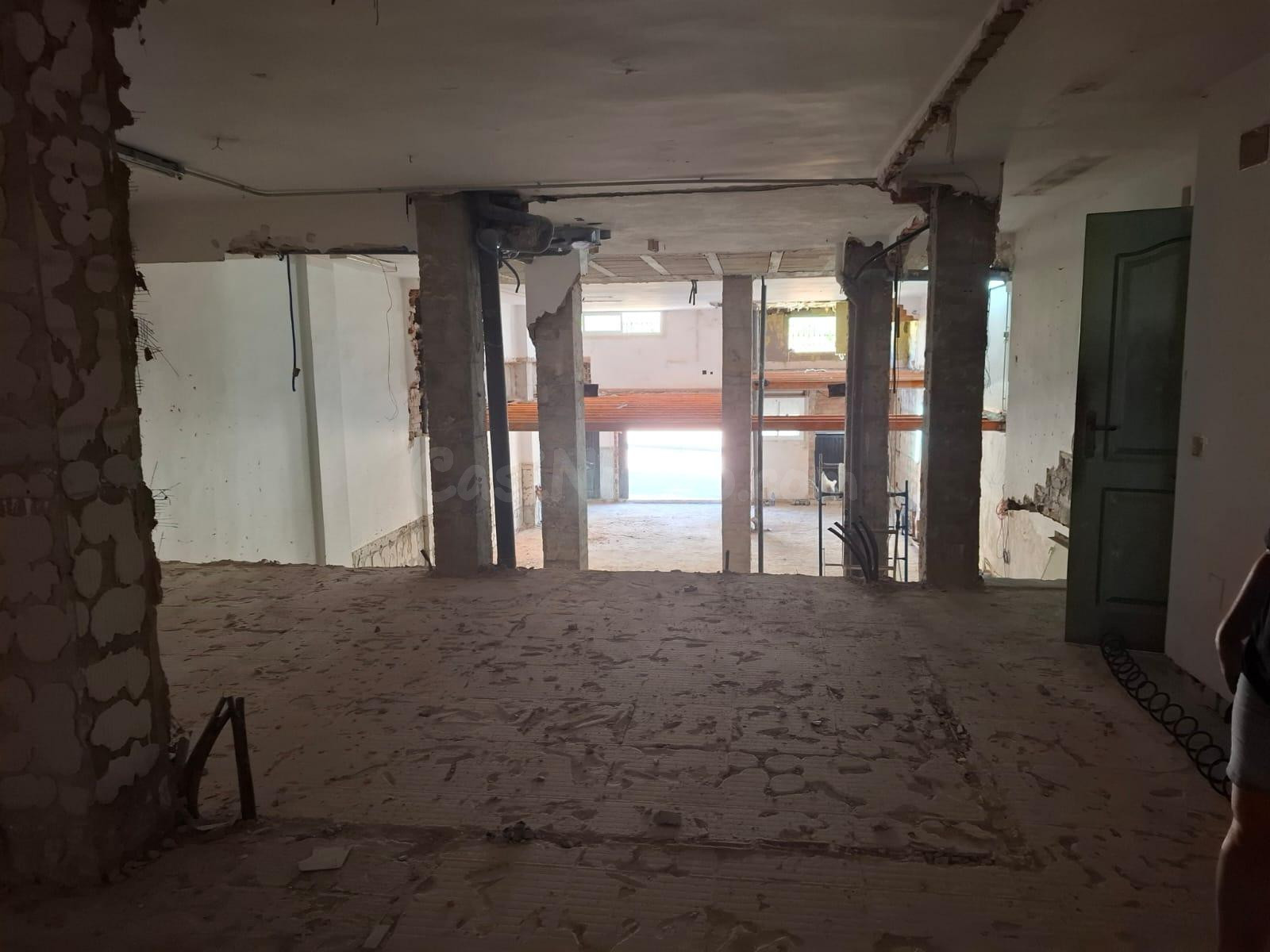 Se vende local comercial con posibilidad de cambio de uso.