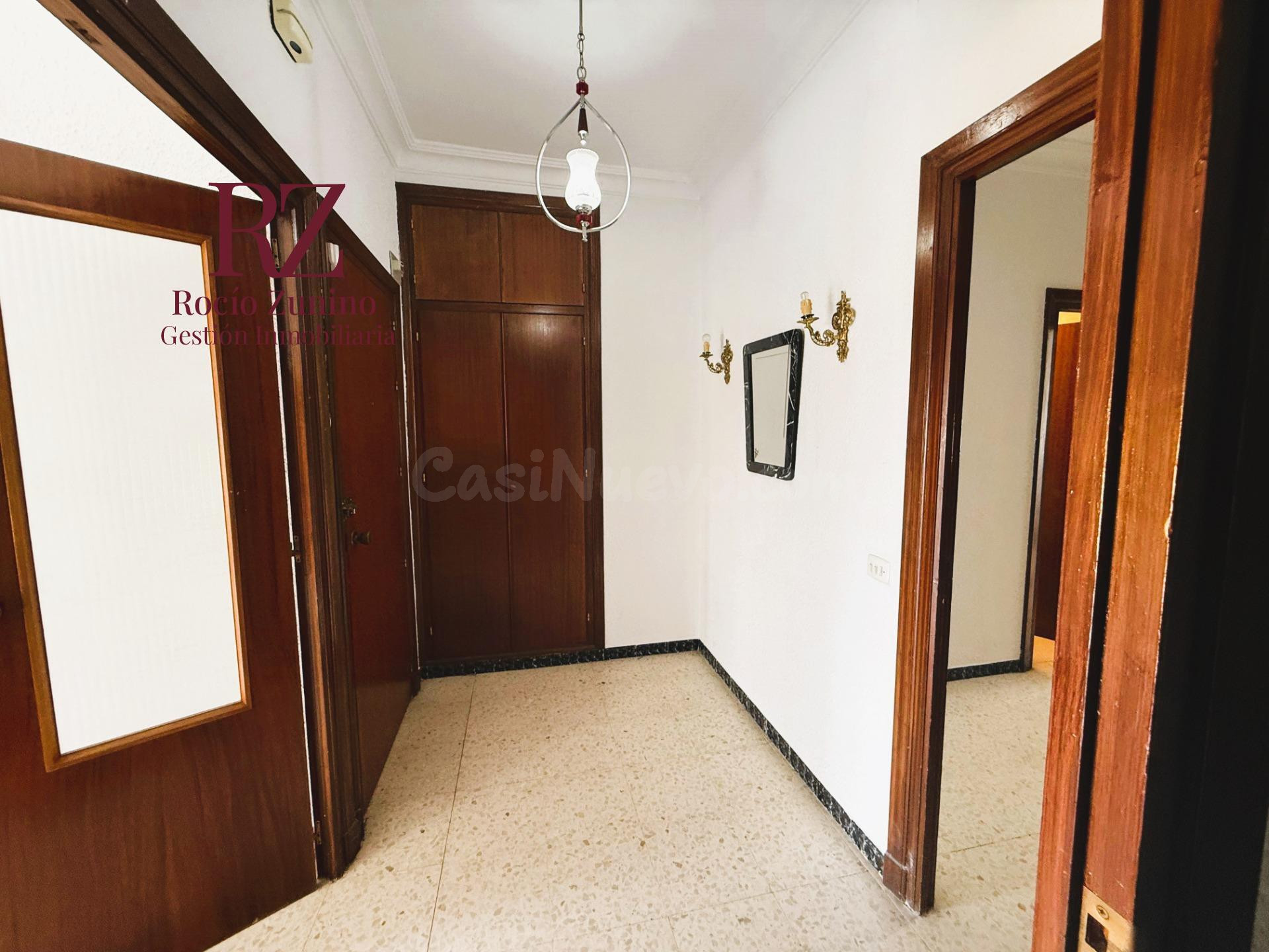 Piso de 5 dormitorios en el corazón de Cartaya - foto 2
