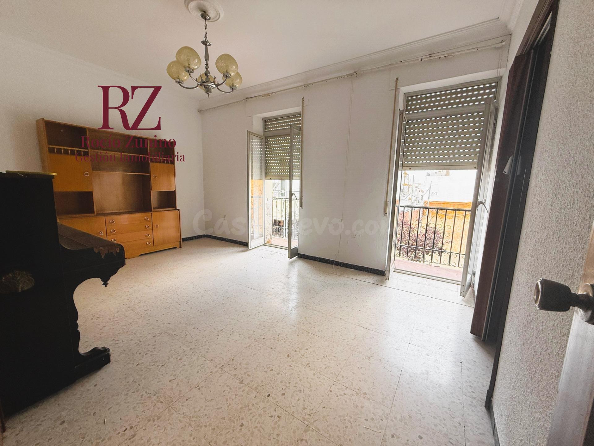 Piso de 5 dormitorios en el corazón de Cartaya - foto 4