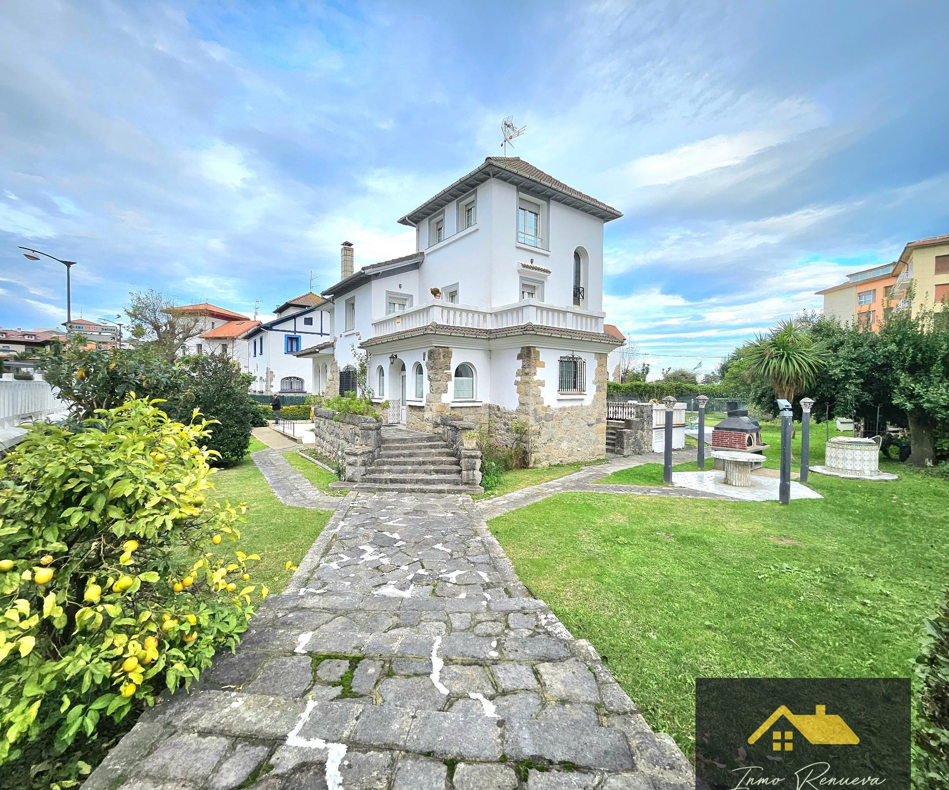 ¡ATENCIÓN! Se Vende Espectacular Chalet con terreno y piscina en Castro Urdiales, Cantabria,¡con posibilidad de construir un segundo chalet en el terreno!