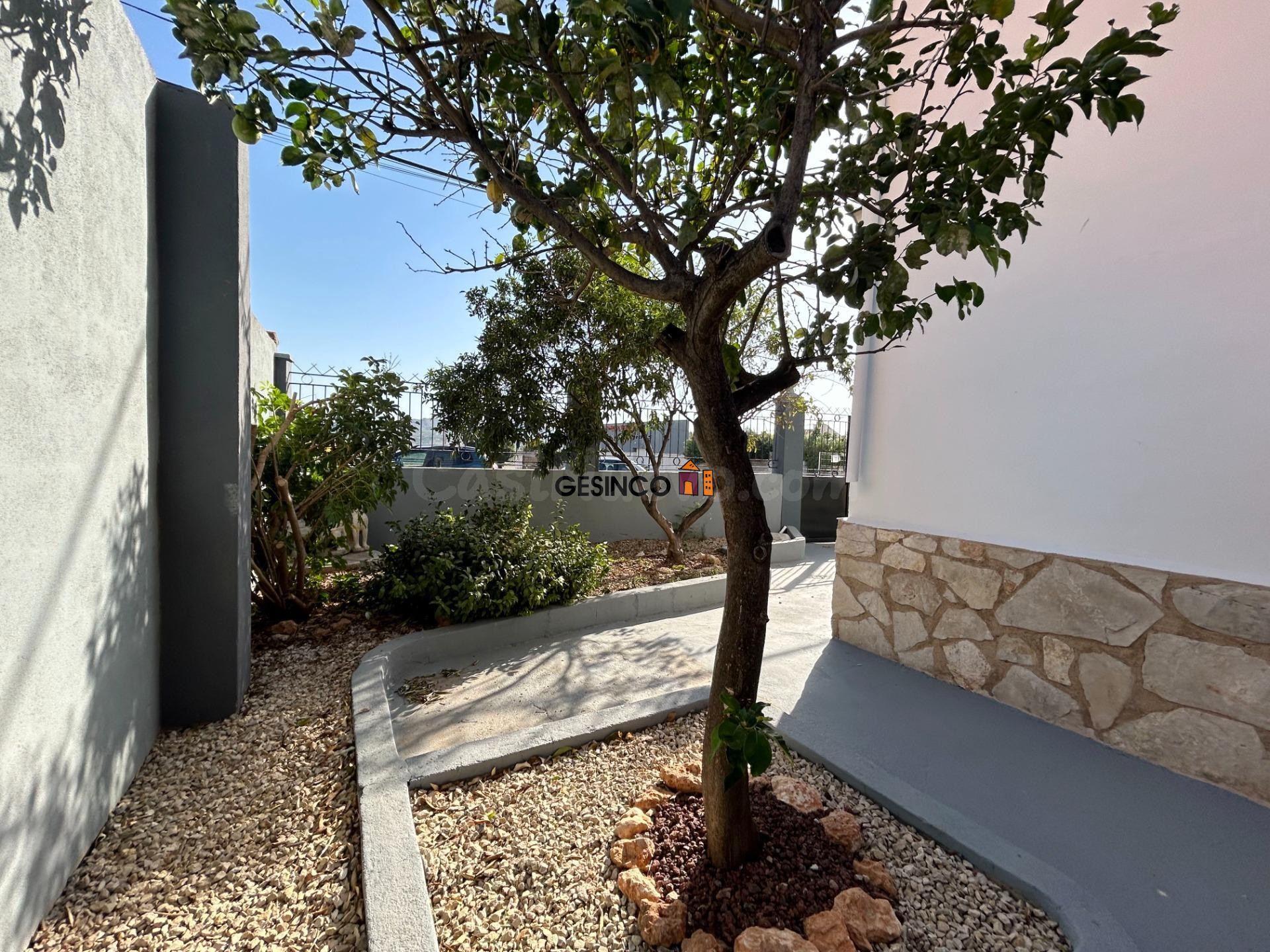 VIVIENDA EN ROTGLA Y CORBERA CON AMPLIAS POSIBILIDADES - foto 2