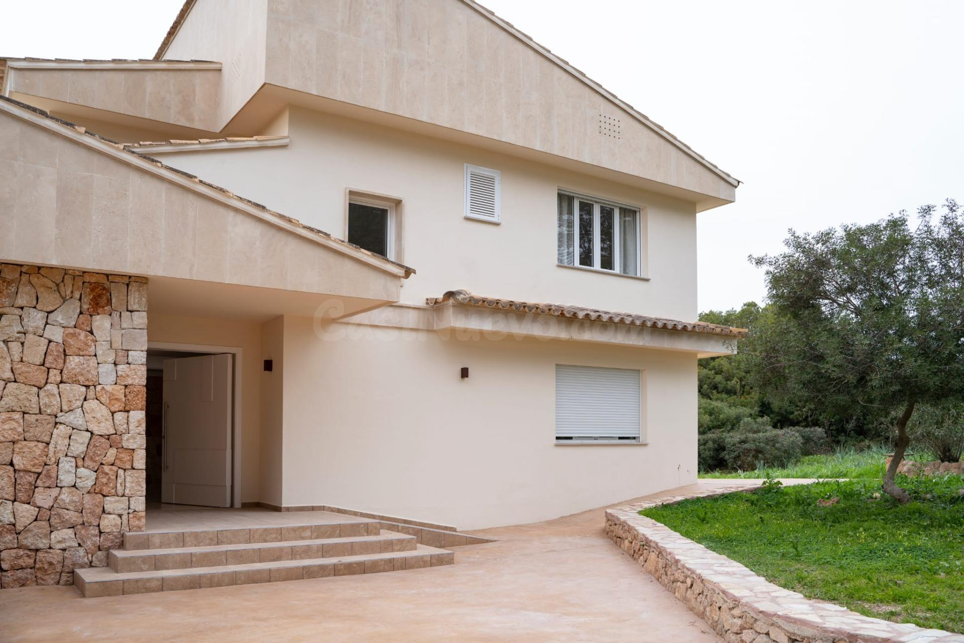 Con spa, piscina y licencia vacacional, en S´ Aranjassa - foto 3