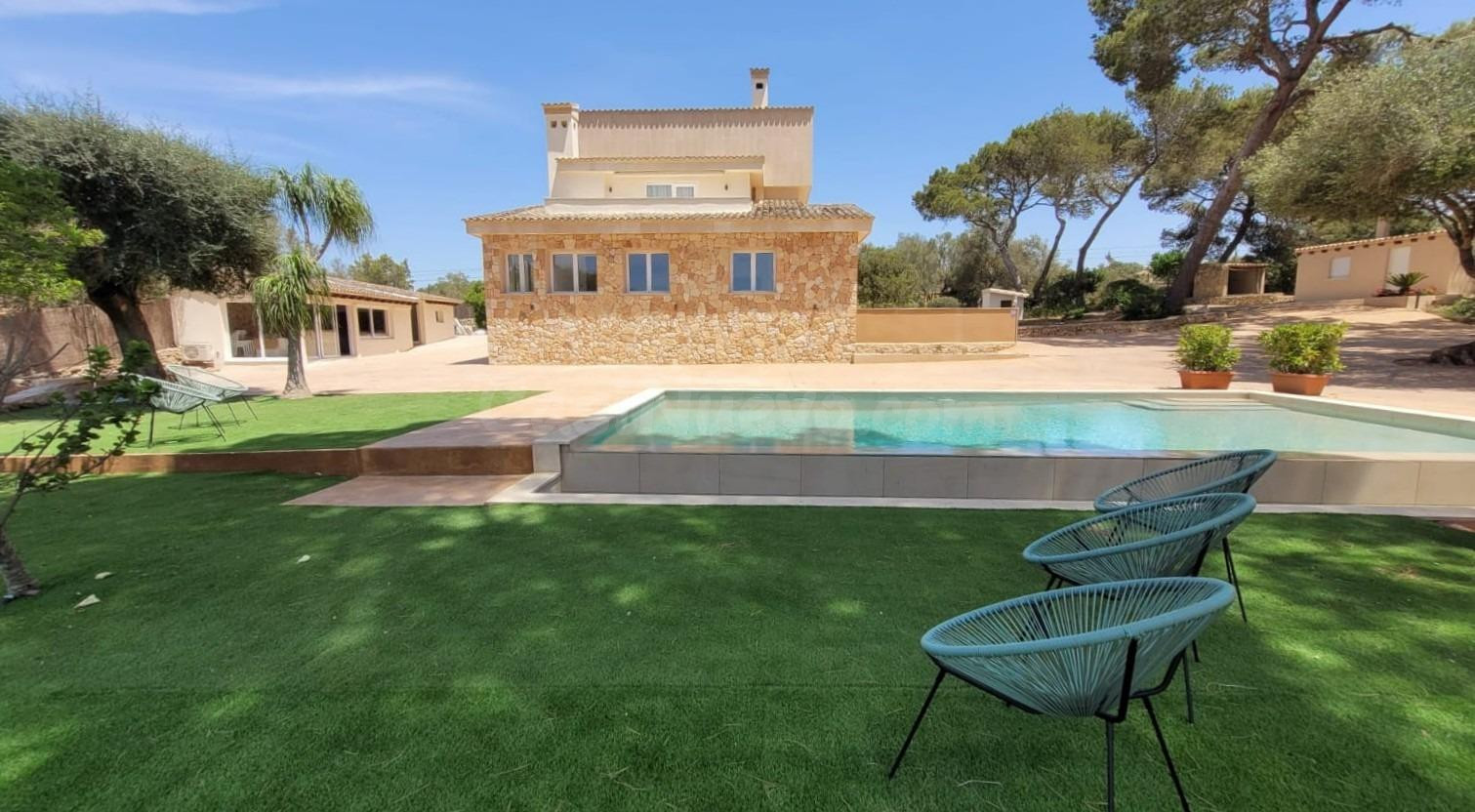 Con spa, piscina y licencia vacacional, en S´ Aranjassa - foto 4