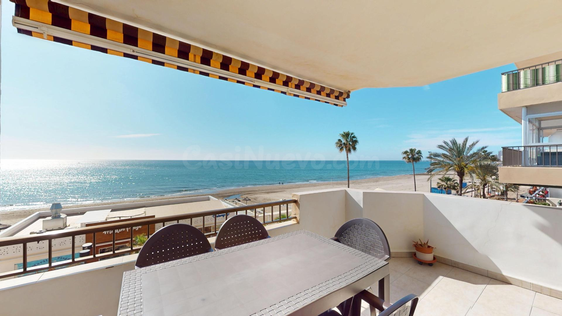 ¡Oportunidad única en el Paseo Marítimo, un dormitorio, terraza, parking, magníficas vistas al mar!