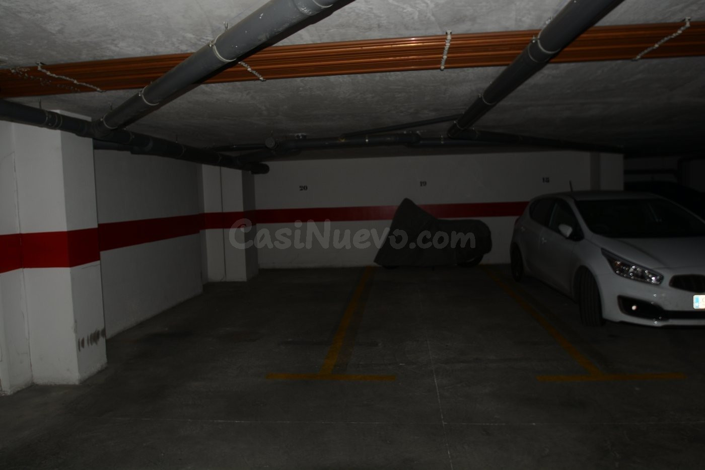 Alquiler de plaza de garaje en Orihuela, calle Castellón. Superficie de 16 m2.