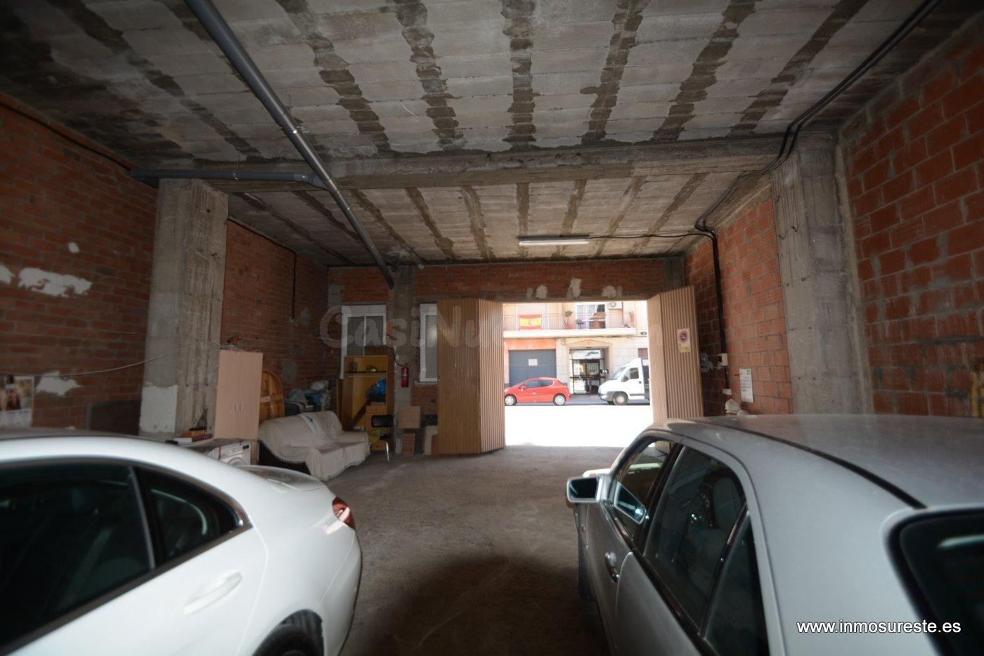 Local comercial en Orihuela, zona Comisaría Policia Nacional, 146 m2. construidos con 1 aseo.