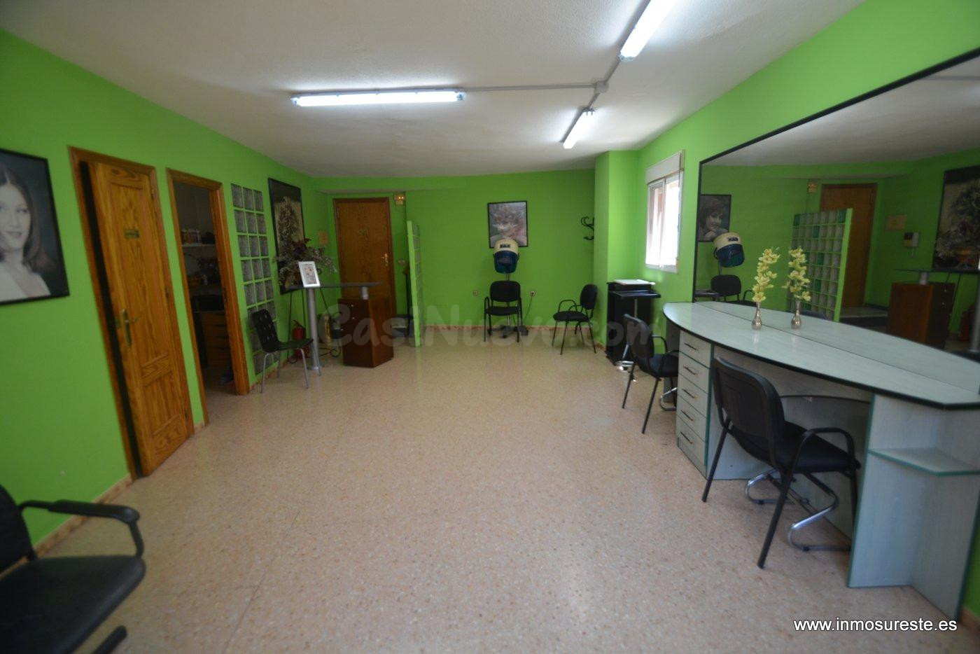 ¡¡ GRAN OPORTUNIDAD PARA NEGOCIO !! Local en entresuelo próximo al Colegio Santo Domingo en Orihuela, 30 m2. construidos, ideal para despacho de Abogado y/o Procurador.