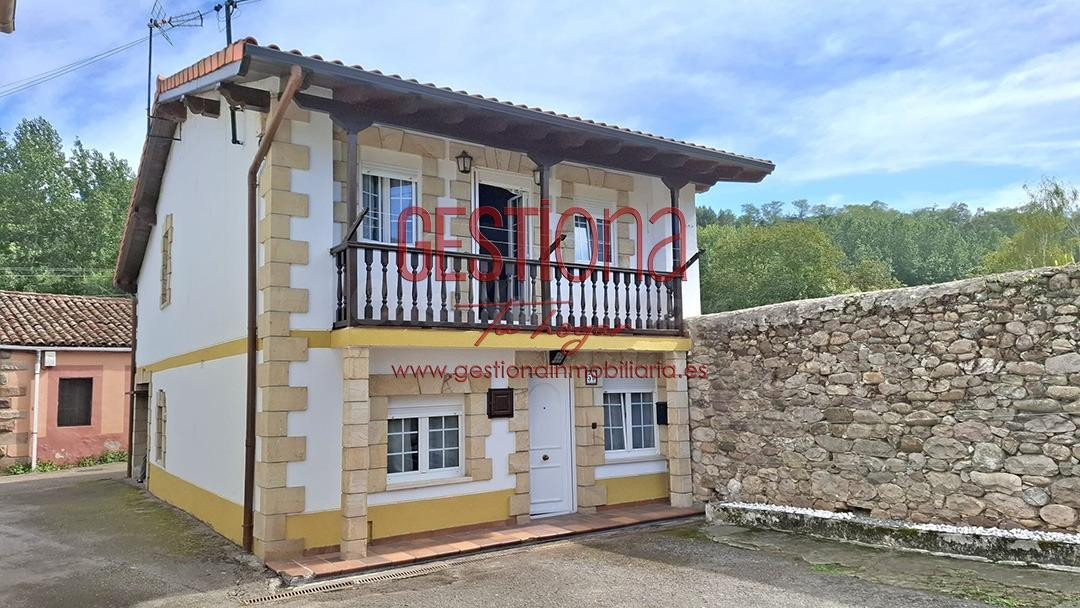 CASA COMPLETAMENTE REFORMADA EN ARENAS DE IGUÑA.