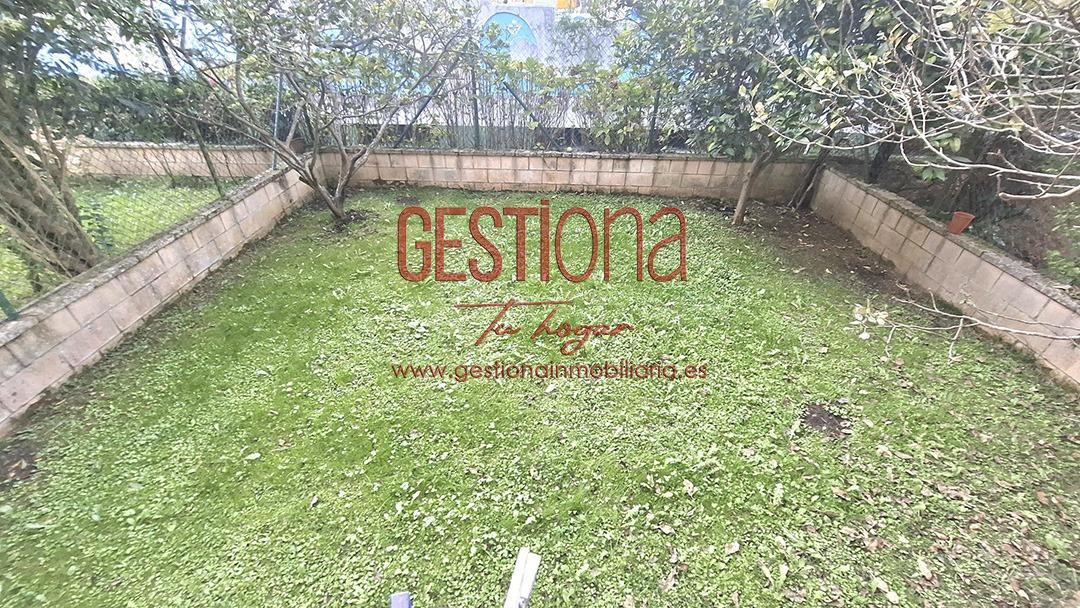 AMPLIO BAJO DE 3 habitaciones, CON TERRAZA JARDÍN A ESCASOS  - foto 2
