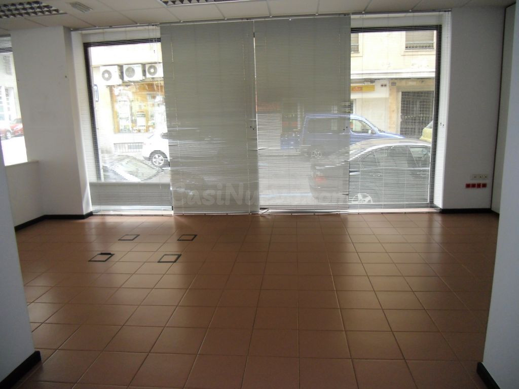 ESTUPENDO LOCAL COMERCIAL AL LADO DE LA GRAN VIA Y PASEO CANALEJAS