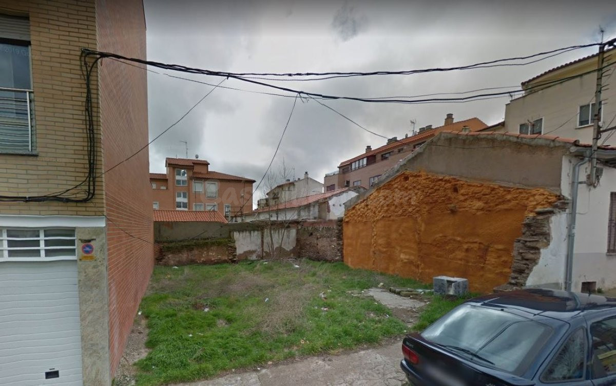 SOLAR CON PROYECTO EN CALLE ANDALUCIA