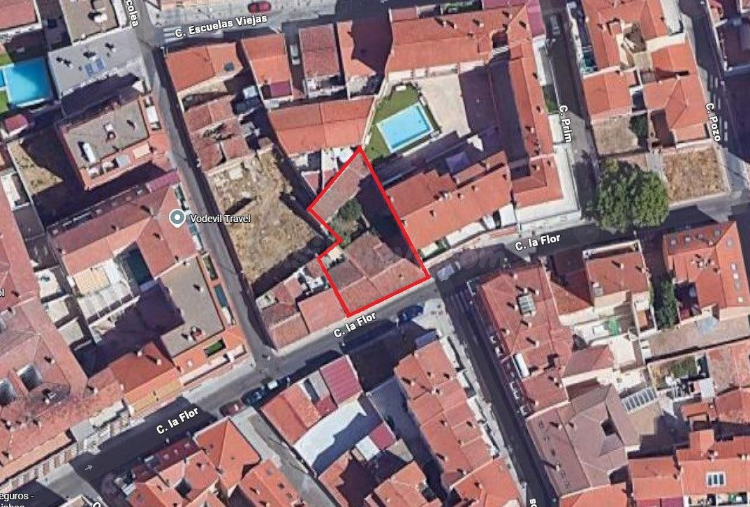 SOLAR URBANO CALLE LA FLOR