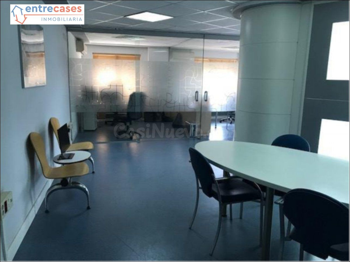OFICINA EN FUNCIONAMIENTO EN EL CENTRO DE PUERTO DE SAGUNTO
