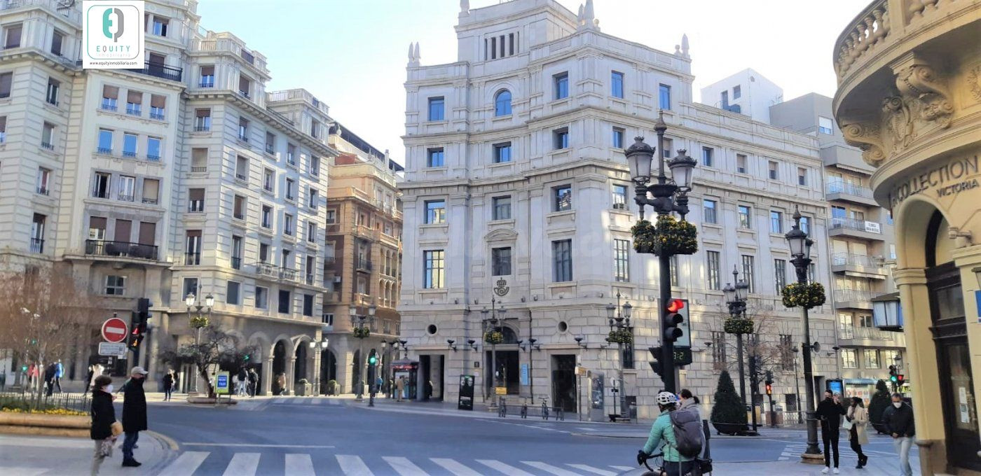 ALQUILER DE OFICINA EN PLENO CENTRO DE GRANADA.