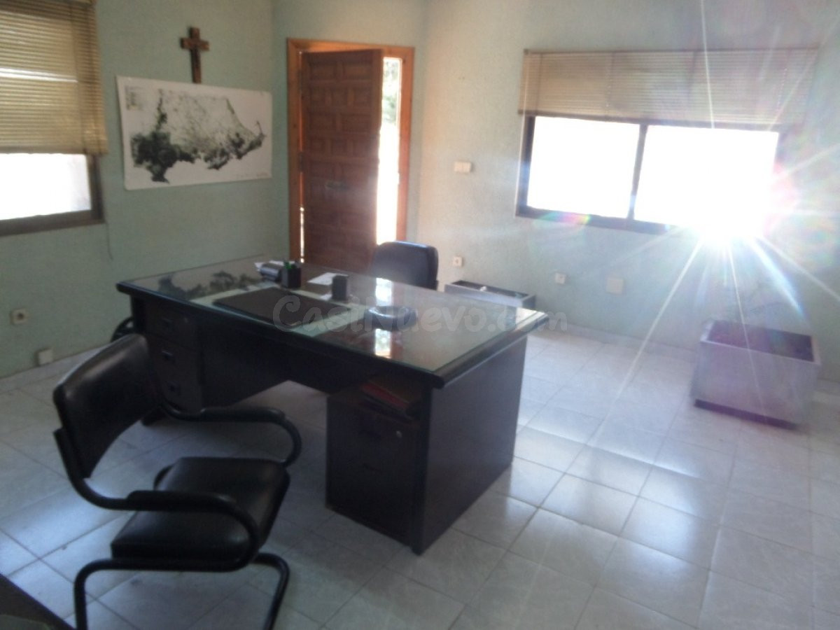 LOCAL COMERCIAL DE MAS DE 300 M2