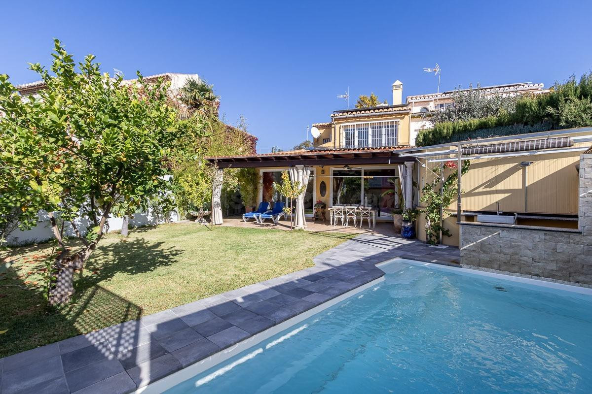 Espectacular casa en Bola de Oro / Serrallo