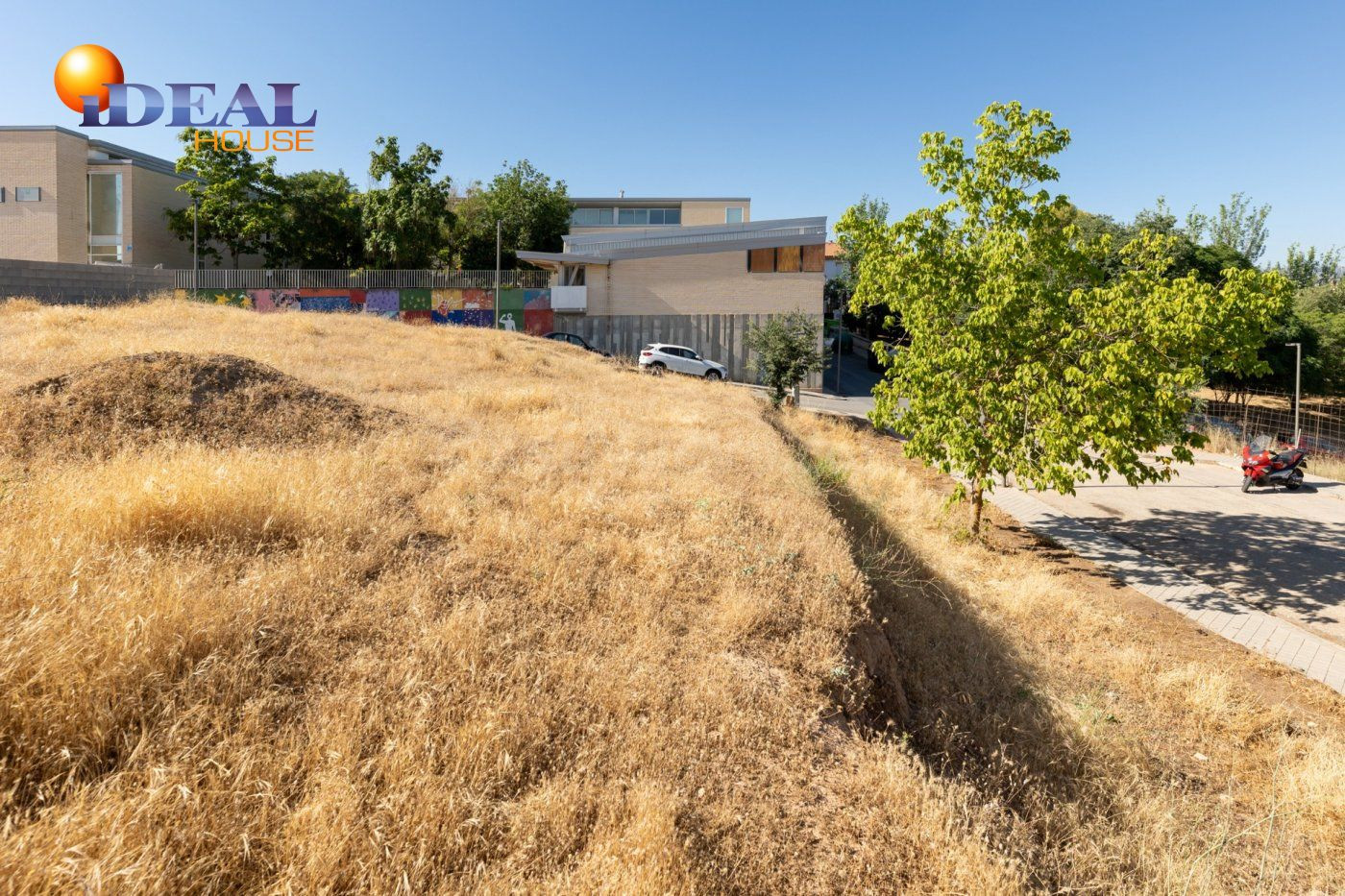 Venta de solar urbano de 258 m2 en Otura (Granada)